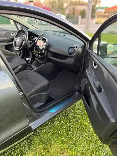 Vendo Renault Clio 2017 - 11900 EUR, 171000 km - AUTO.MOTO.pt