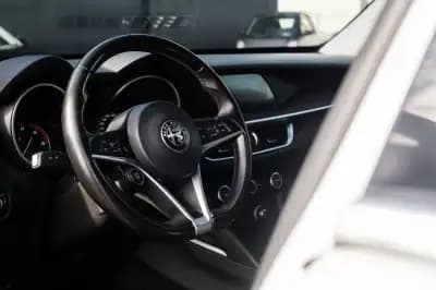 Vendo Alfa Romeo Stelvio 2017 - 29400 EUR, 139000 km - AUTO.MOTO.pt