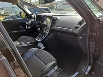 Vendo Renault Grand Scénic 2017 - 13990 EUR, 140000 km - AUTO.MOTO.pt