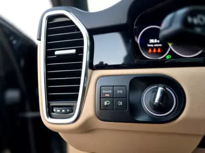 Vendo Porsche Cayenne Coupé 2021 - 89900 EUR, 57000 km - AUTO.MOTO.pt