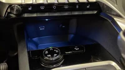 Vendo Peugeot 3008 2019 - 18990 EUR, 94948 km - AUTO.MOTO.pt