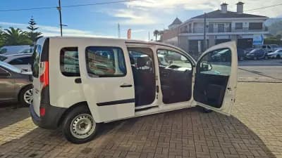 Vendo Renault Kangoo 2019 - 18900 EUR, 190869 km - AUTO.MOTO.pt