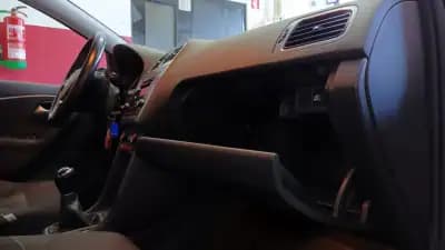 Vendo Volkswagen Polo 2015 - 10500 EUR, 125941 km - AUTO.MOTO.pt