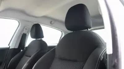 Vendo Peugeot 208 2015 - 9500 EUR, 210000 km - AUTO.MOTO.pt