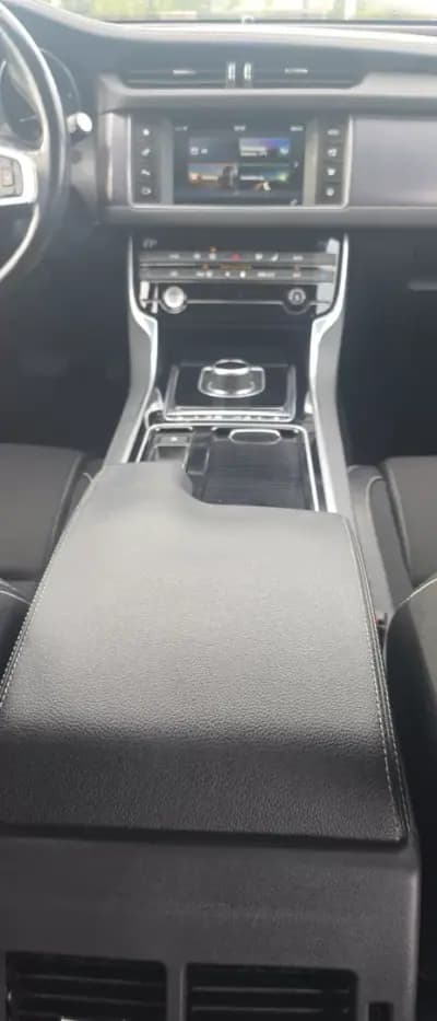 Sell Jaguar XF Sportbrake 2017 - 19750 EUR, 195000 km - AUTO.MOTO.pt