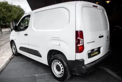 Vendo Peugeot Partner 2021 - 12990 EUR, 103902 km - AUTO.MOTO.pt