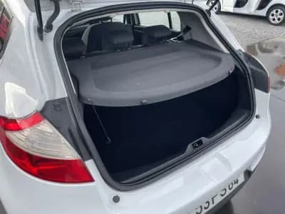 Vendo Renault Mégane 2011 - 7500 EUR, 272530 km - AUTO.MOTO.pt