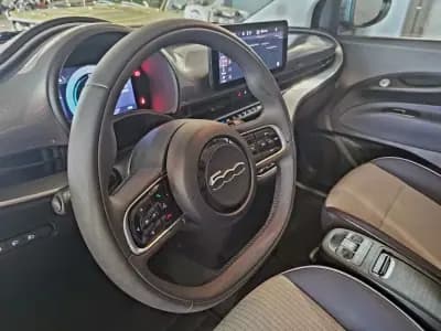 Sell Fiat 500e C 2022 - 28990 EUR, 7468 km - AUTO.MOTO.pt