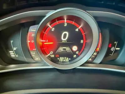 Vendo Volvo V40 2017 - 17490 EUR, 131420 km - AUTO.MOTO.pt