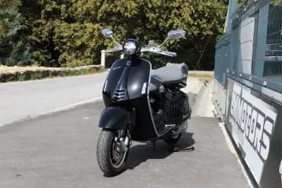 Sell Piaggio Vespa 2013 - 11000 EUR, 2700 km - AUTO.MOTO.pt