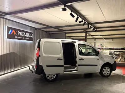 Vendo Renault Kangoo 2021 - 10500 EUR, 35000 km - AUTO.MOTO.pt