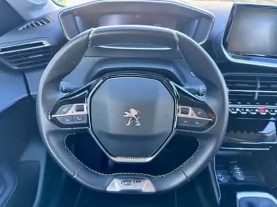 Vendo Peugeot 208 2020 - 16990 EUR, 128000 km - AUTO.MOTO.pt