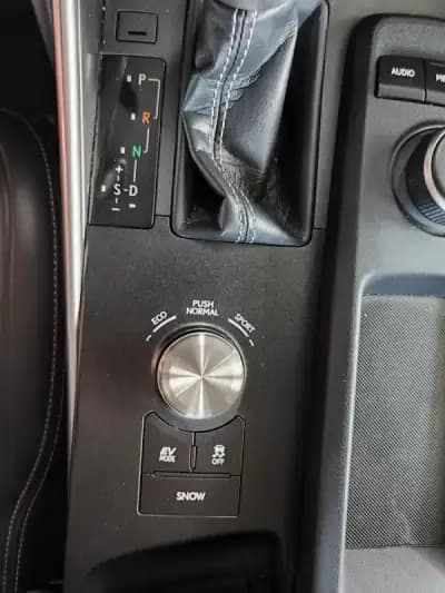 Vendo Lexus IS 300H 2017 - 25900 EUR, 68000 km - AUTO.MOTO.pt