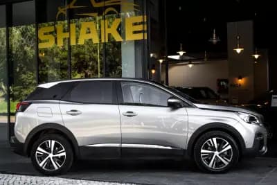 Vendo Peugeot 3008 2018 - 18490 EUR, 127901 km - AUTO.MOTO.pt