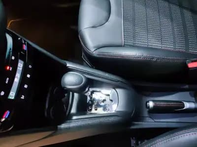 Sell Peugeot 208 2018 - 12490 EUR, 61000 km - AUTO.MOTO.pt