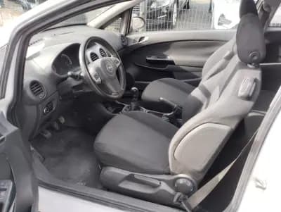 Vendo Opel Corsa 2011 - 5900 EUR, 220000 km - AUTO.MOTO.pt