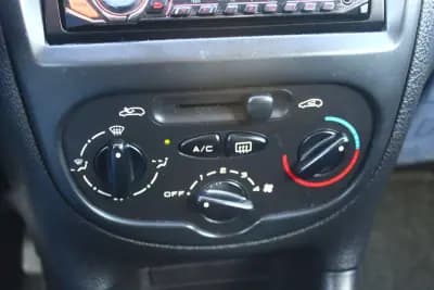 Sell Peugeot 206 2003 - 2750 EUR, 194000 km - AUTO.MOTO.pt