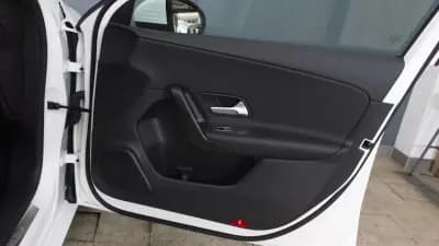 Vendo Mercedes-Benz A 250e Limousine 2021 - 25900 EUR, 102000 km - AUTO.MOTO.pt