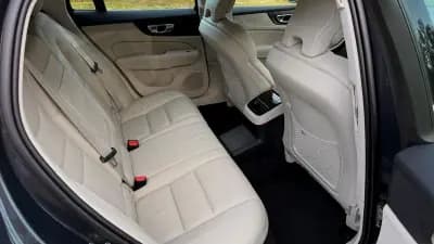 Sell Volvo V60 2020 - 26500 EUR, 129000 km - AUTO.MOTO.pt