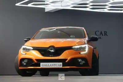 Vendo Renault Mégane 2023 - 75000 EUR, 4000 km - AUTO.MOTO.pt