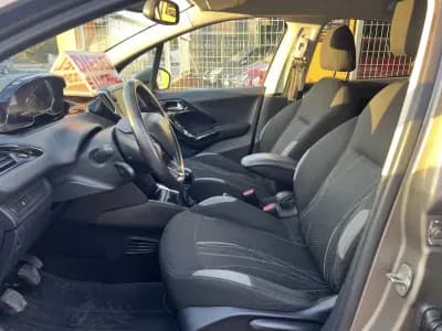 Sell Peugeot 208 2012 - 6950 EUR, 140981 km - AUTO.MOTO.pt