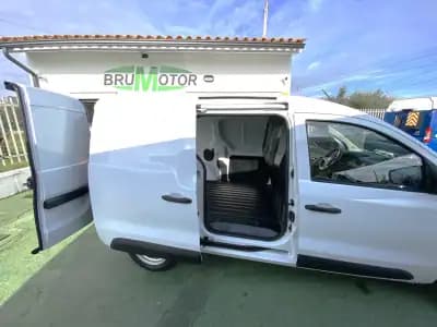 Sell Renault Kangoo 2021 - 13990 EUR, 106387 km - AUTO.MOTO.pt
