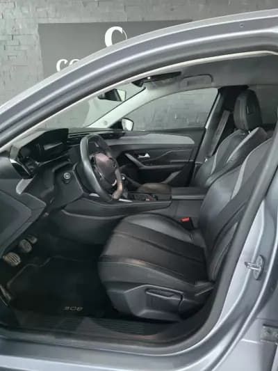 Vendo Peugeot 308 2022 - 22650 EUR, 61135 km - AUTO.MOTO.pt