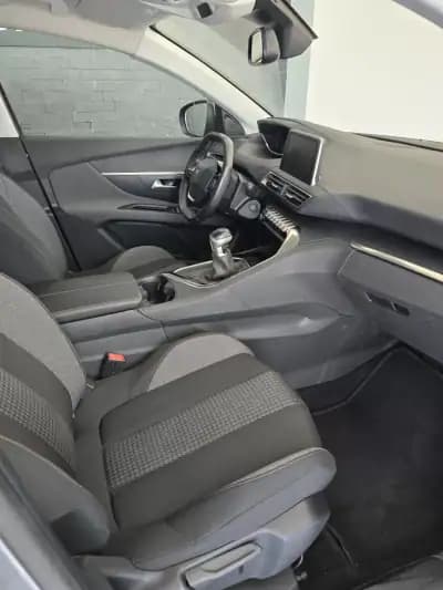 Vendo Peugeot 3008 2019 - 18640 EUR, 104863 km - AUTO.MOTO.pt