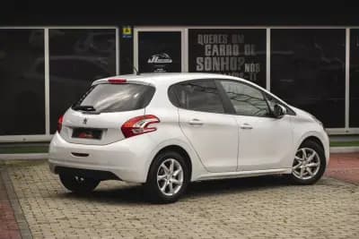Vendo Peugeot 208 2014 - 7900 EUR, 203000 km - AUTO.MOTO.pt