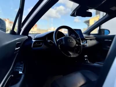 Vendo Toyota C-HR 2019 - 23950 EUR, 95000 km - AUTO.MOTO.pt