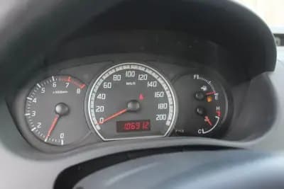 Vendo Suzuki Swift 2005 - 5400 EUR, 106000 km - AUTO.MOTO.pt