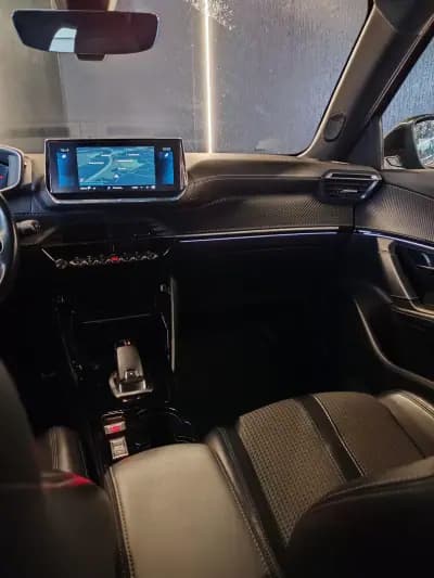 Vendo Peugeot 2008 2021 - 19750 EUR, 134592 km - AUTO.MOTO.pt