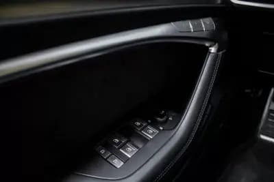 Vendo Audi RS6 Avant 2021 - 114000 EUR, 74634 km - AUTO.MOTO.pt