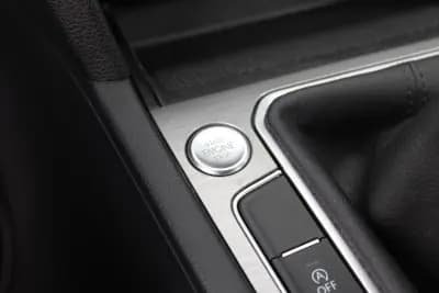 Vendo Volkswagen Passat 2021 - 21900 EUR, 22076 km - AUTO.MOTO.pt