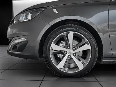 Vendo Peugeot 308 2018 - 12950 EUR, 134000 km - AUTO.MOTO.pt