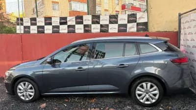 Sell Renault Mégane Sport Tourer 2021 - 14900 EUR, 104000 km - AUTO.MOTO.pt