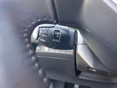 Sell Peugeot 2008 2023 - 19500 EUR, 16000 km - AUTO.MOTO.pt