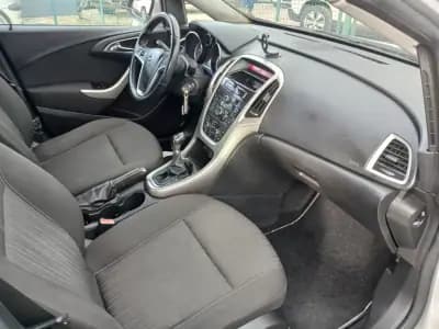 Vendo Opel Astra 2010 - 5450 EUR, 144431 km - AUTO.MOTO.pt