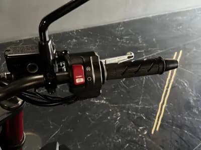 Vendo mota Honda Hornet 2023 - 7250 EUR, 2800 km - AUTO.MOTO.pt