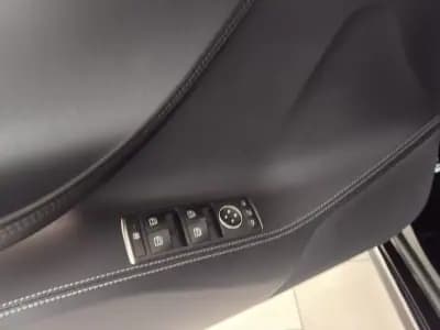 Vendo Tesla Model S 2019 - 27990 EUR, 181940 km - AUTO.MOTO.pt