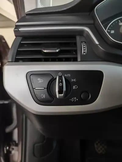 Vendo Audi A4 Avant 2016 - 16250 EUR, 212000 km - AUTO.MOTO.pt