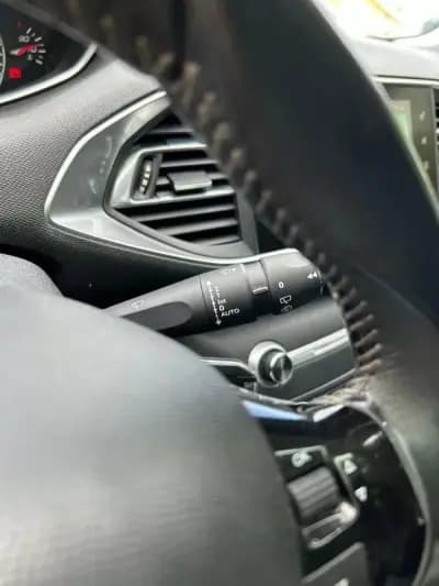 Vendo Peugeot 308 2015 - 8900 EUR, 210000 km - AUTO.MOTO.pt