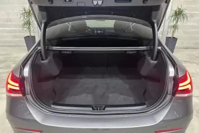 Vendo Mercedes-Benz A 250 Limousine 2022 - 31950 EUR, 32438 km - AUTO.MOTO.pt