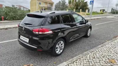 Vendo Renault Clio Sport Tourer 2018 - 11890 EUR, 98000 km - AUTO.MOTO.pt