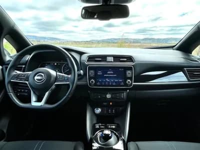 Sell Nissan Leaf 2022 - 24280 EUR, 11090 km - AUTO.MOTO.pt