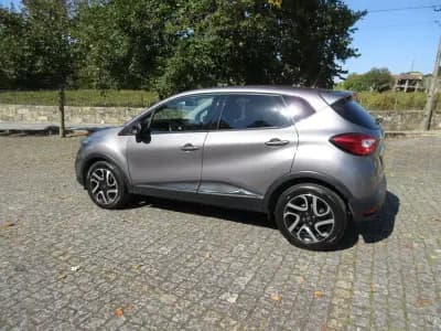 Vendo Renault Captur 2016 - 12990 EUR, 148000 km - AUTO.MOTO.pt