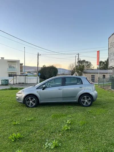Sell Fiat Punto 2013 - 6300 EUR, 177250 km - AUTO.MOTO.pt