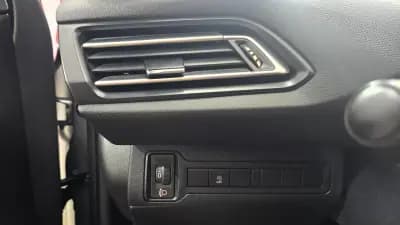 Sell Peugeot 308 SW 2018 - 12650 EUR, 133760 km - AUTO.MOTO.pt