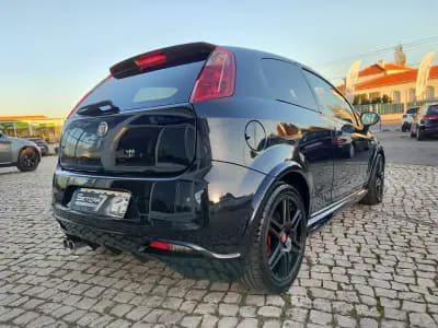 Vendo Fiat Grande Punto 2010 - 13900 EUR, 32000 km - AUTO.MOTO.pt