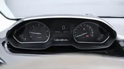 Vendo Peugeot 208 2015 - 9500 EUR, 210000 km - AUTO.MOTO.pt